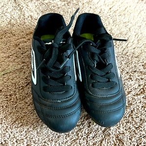 Umbro kids finale cleats black